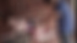 Zorra con tetas pequeñas golpeando siririca